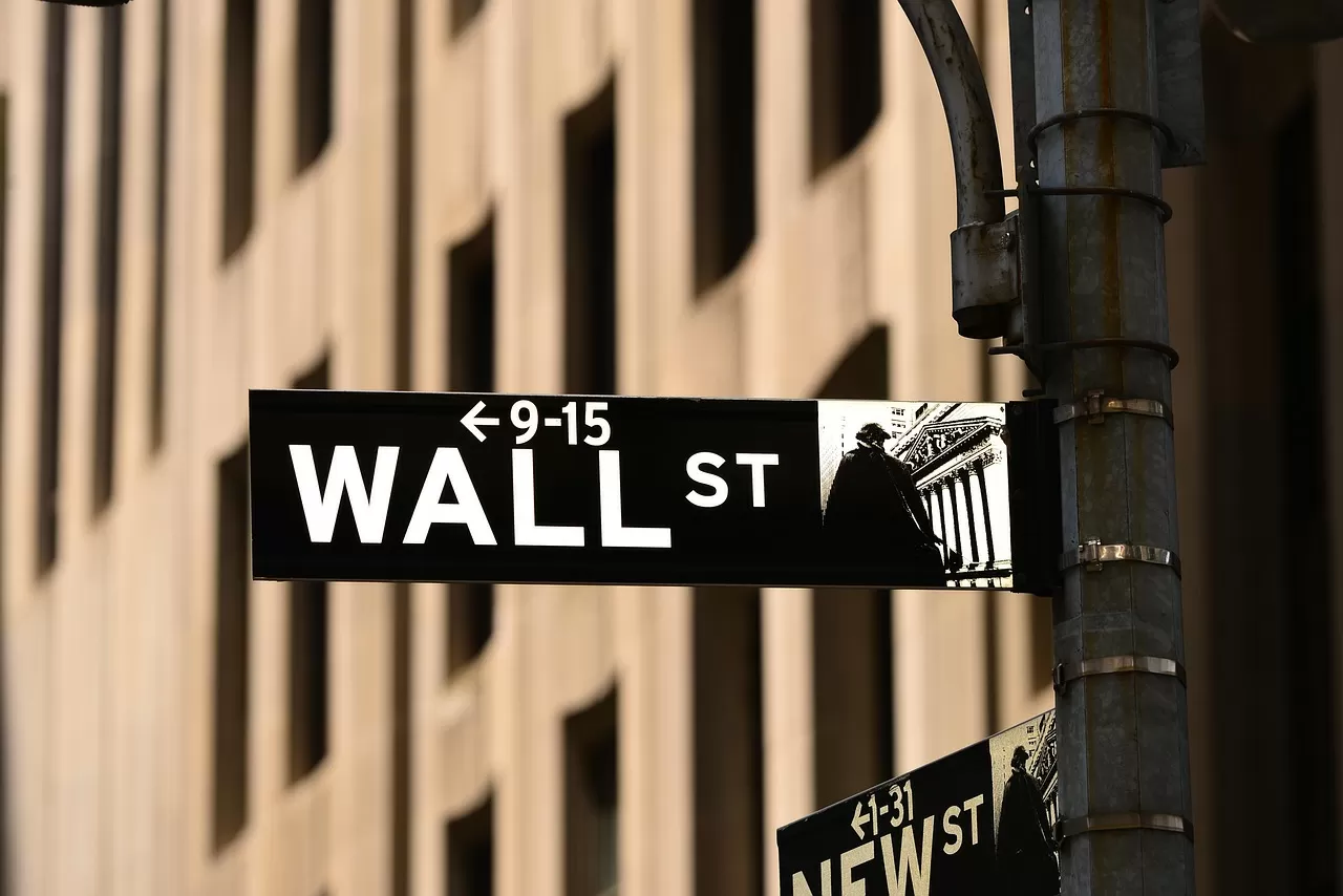 NY fecha quase estável, sem surpresas com Fed e Powell e na espera por balanços