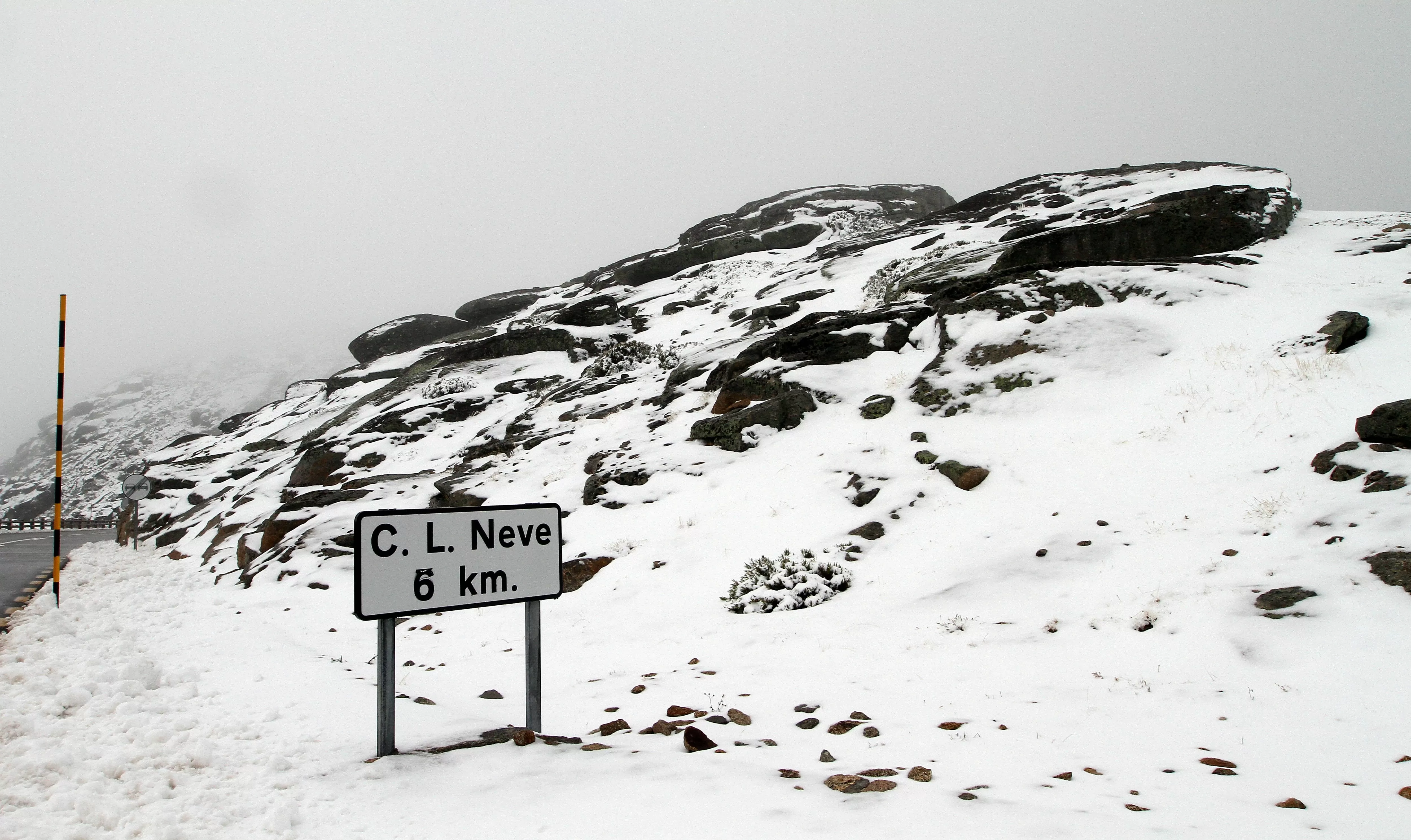 Vai ver a neve à Serra da Estrela? Atenção que há estradas fechadas