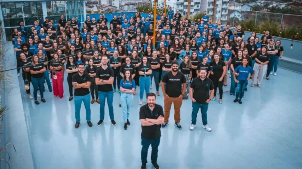 Empresa de SC surpreende e paga bônus equivalente a oito salários a cada funcionário