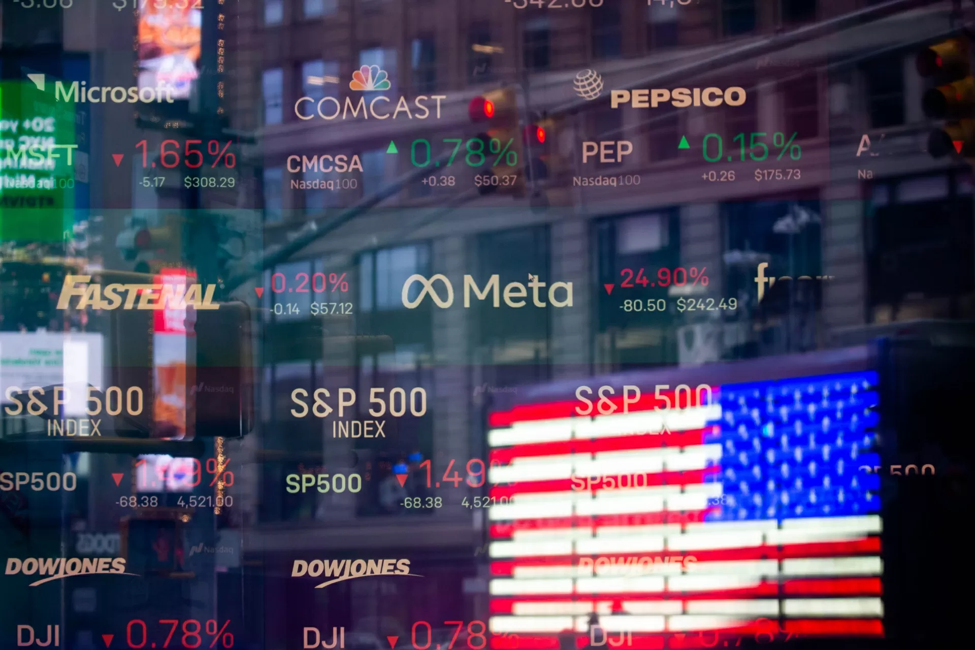 Futuros de NY caem e ouro bate recorde diante de nova ofensiva tarifária de Trump