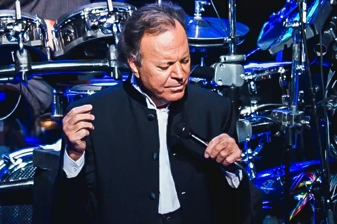 A decisão de Justiça espanhola a denúncias contra Julio Iglesias