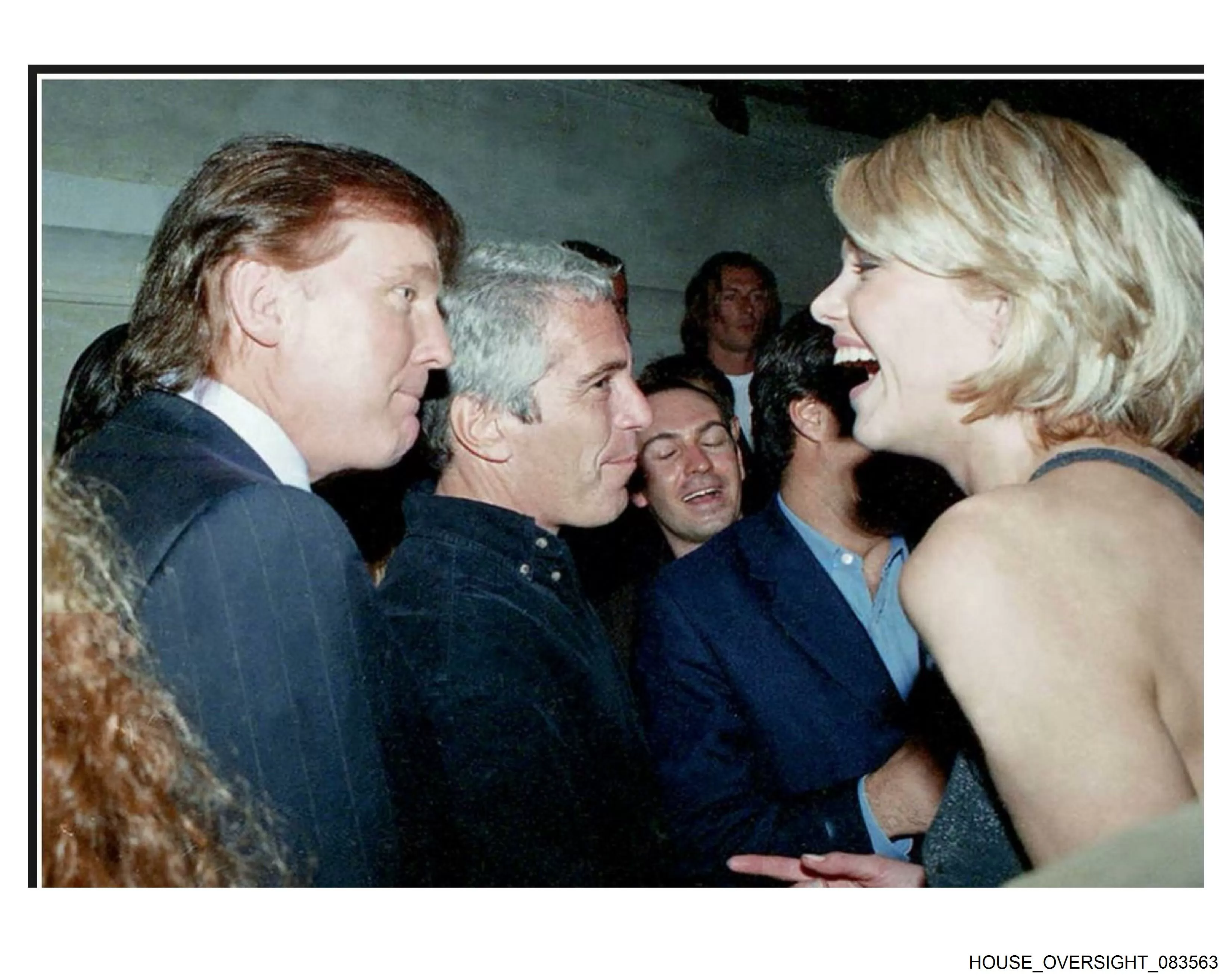 As últimas dos ficheiros Epstein. DOJ pode ter escondido abuso sexual de menor por Trump