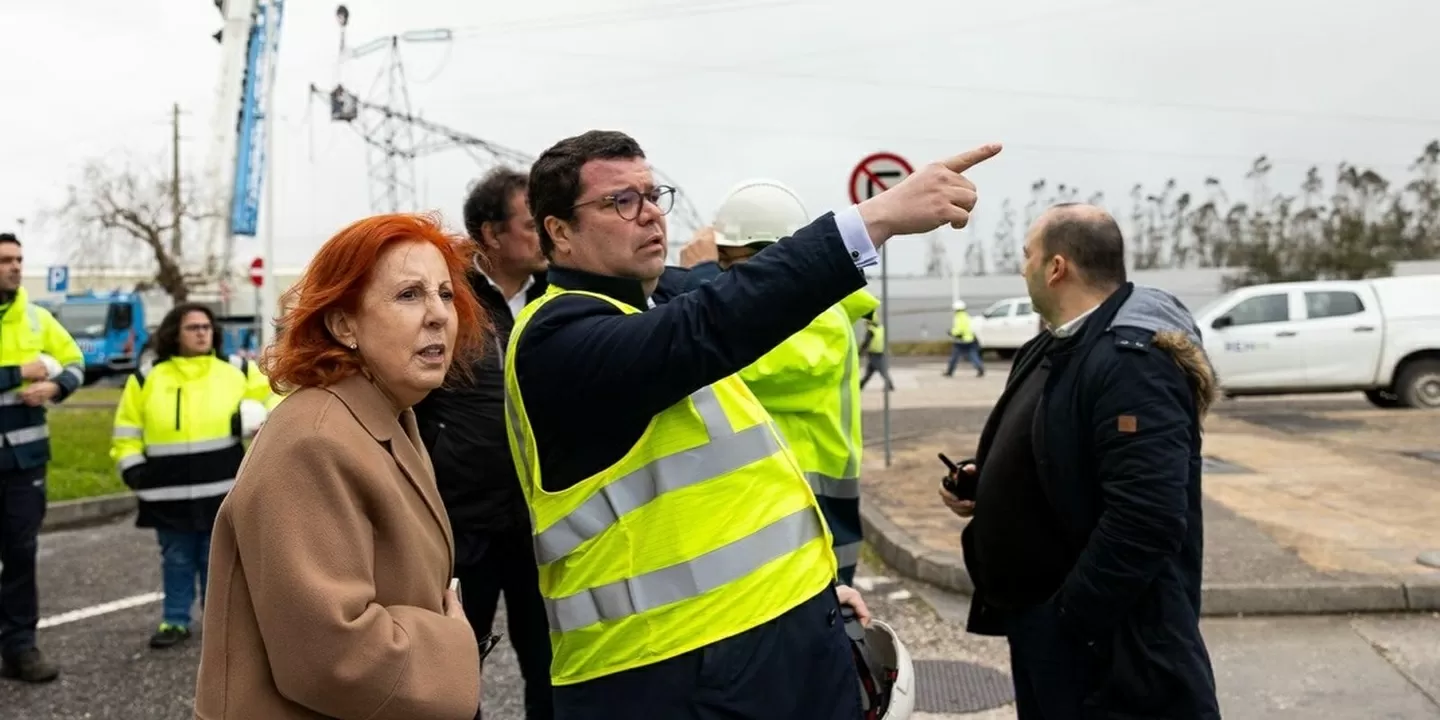 Ministra do Ambiente e Energia admite que rede elétrica "não estava preparada para estas intempéries" e defende modificações no abastecimento