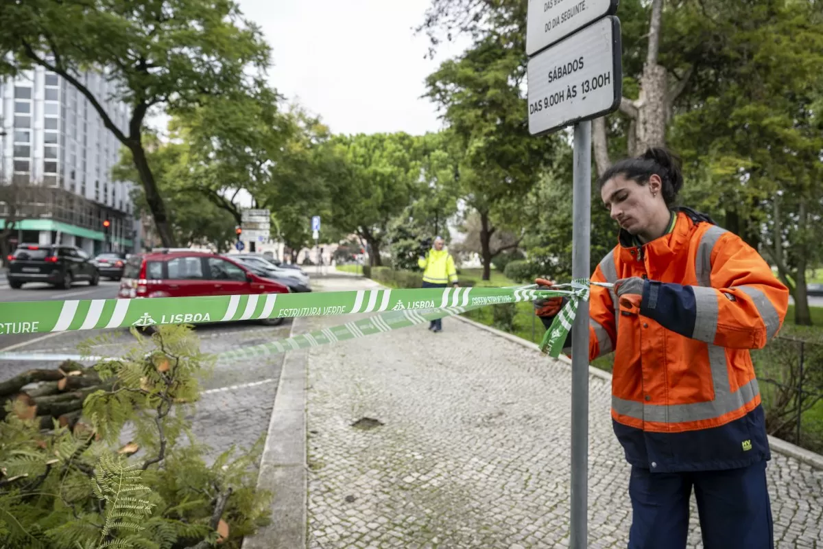 Castelo de São Jorge, Feira da Ladra e jardins municipais fechados em Lisboa devido ao mau tempo