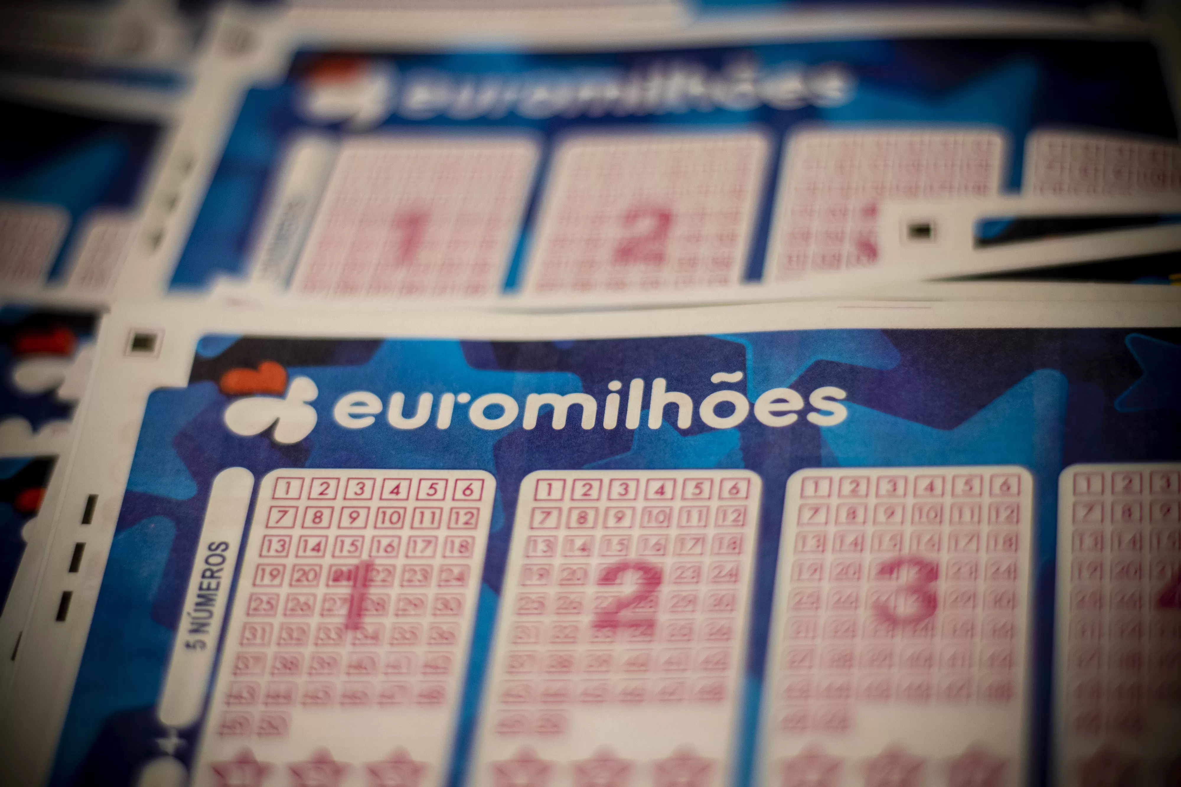 Sexta-feira de Euromilhões. Saiba se é o contemplado a conquistar o primeiro prémio de 130 milhões de euros