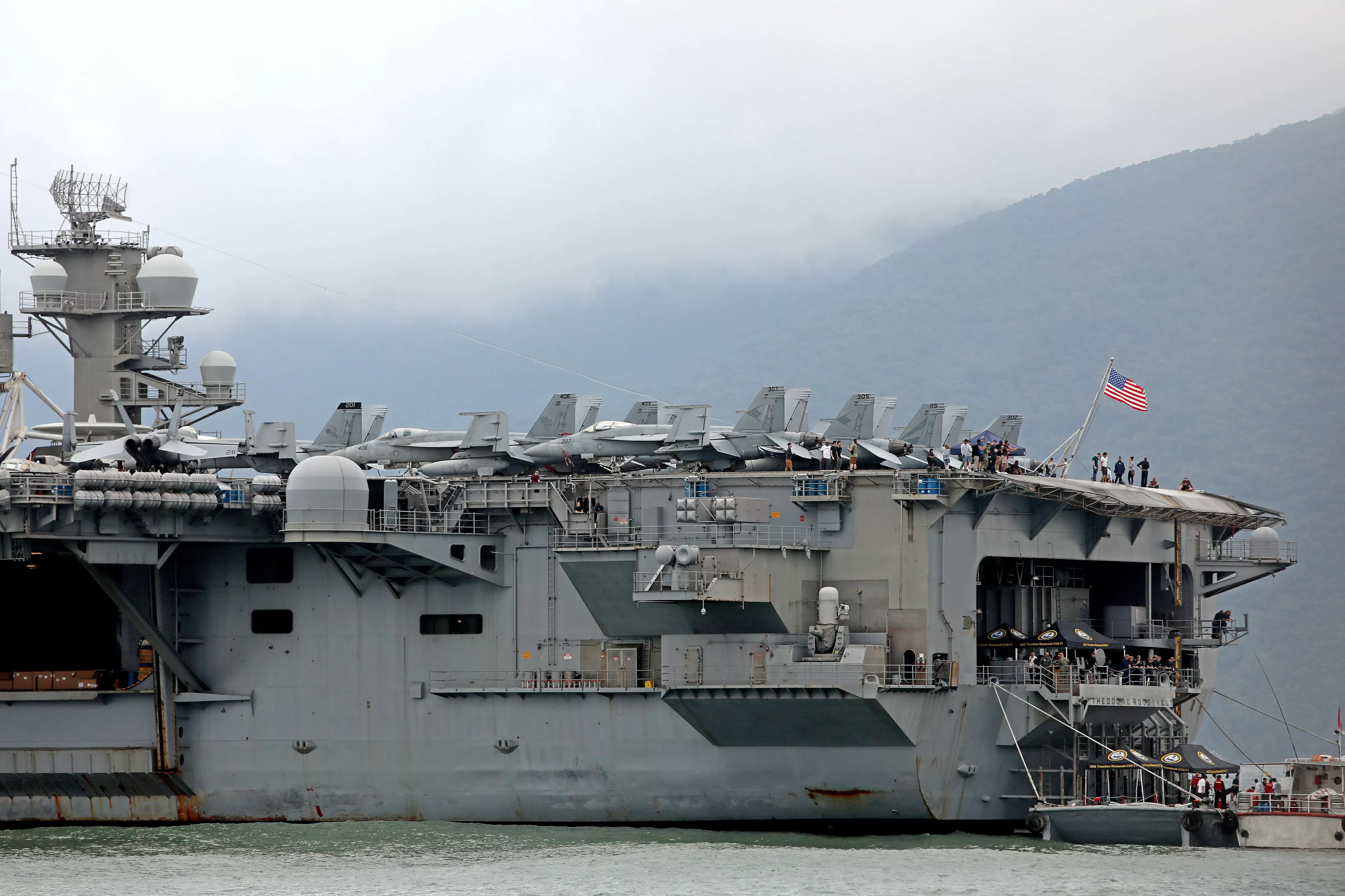 EUA reclamam abate de drone iraniano que se dirigia a porta-aviões USS Lincoln