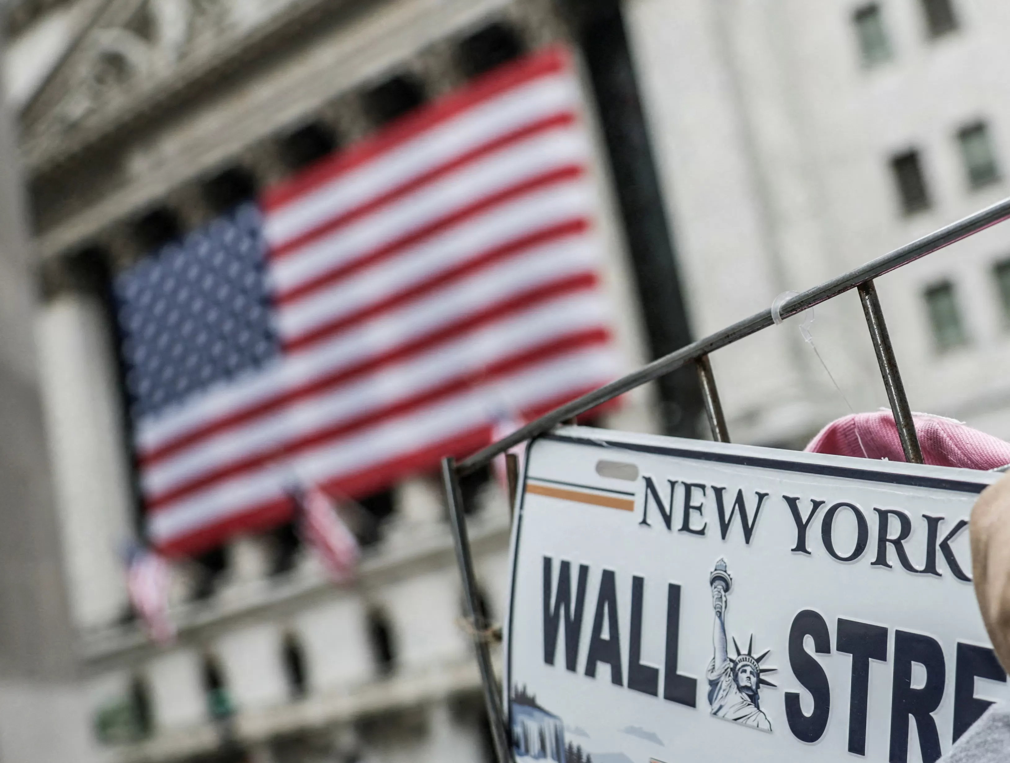 Bolsas de NY sobem, com perspectivas para disputas tarifárias e impactos da IA