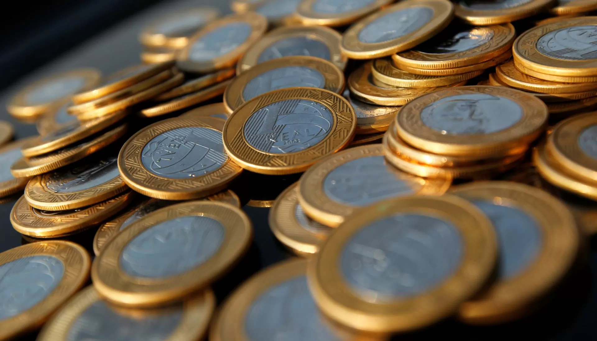 Taxas dos DIs operam na contramão dos Treasuries e caem na volta do Carnaval