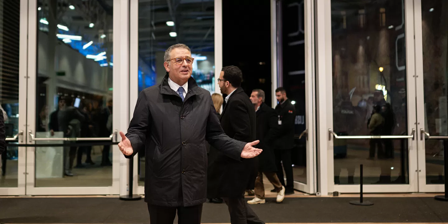 De 6% na primeira sondagem a ser o Presidente mais votado de sempre. Seguro faz história e deixa a "vitória pífia" no passado