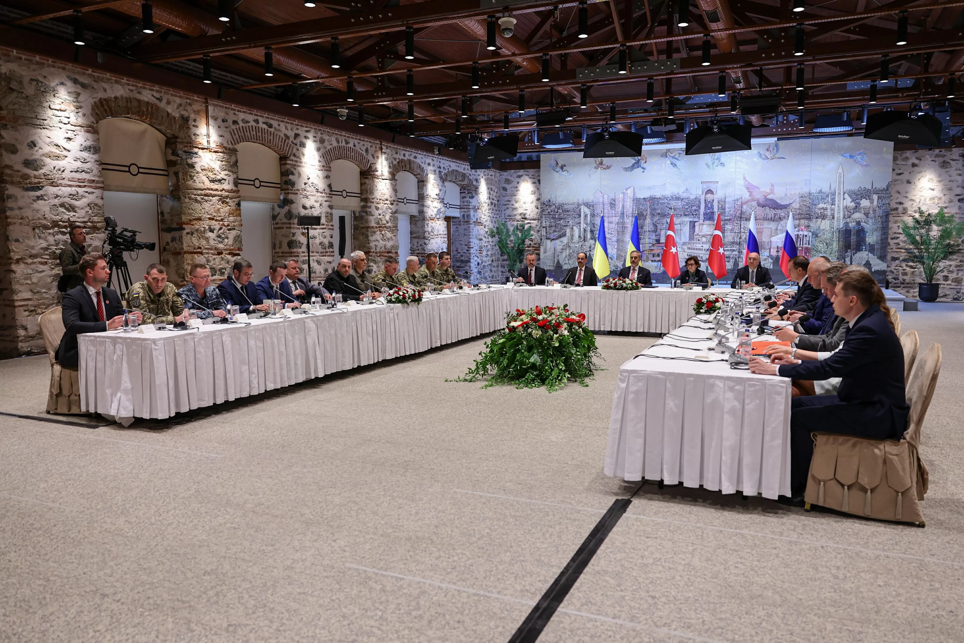 Negociações de paz entre Ucrânia e Rússia em Genebra terminam primeiro dia sem avanços decisivos
