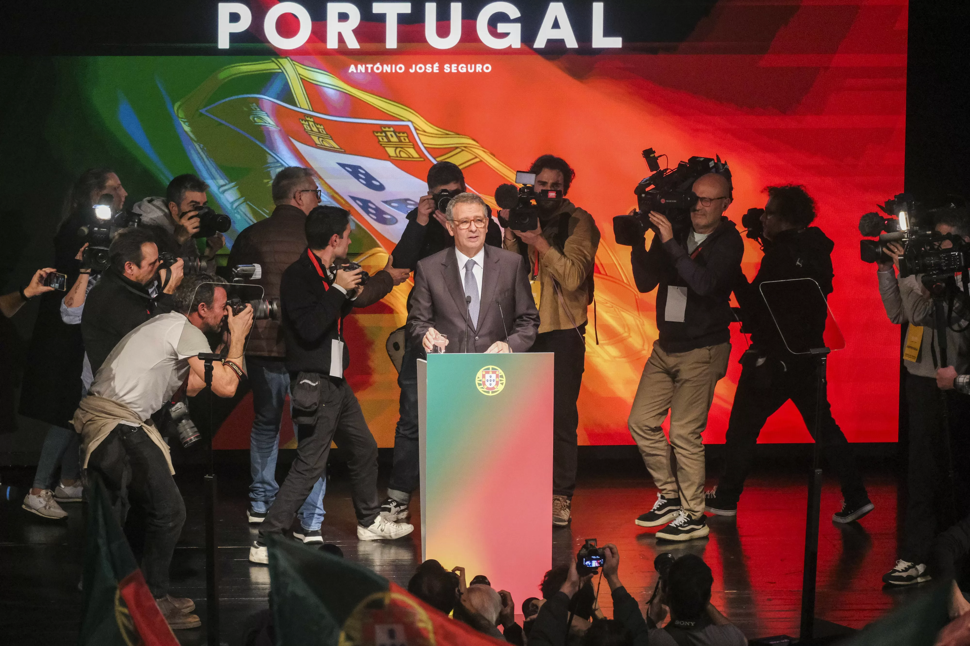O mau tempo passou e Seguro venceu, mas a abstenção também