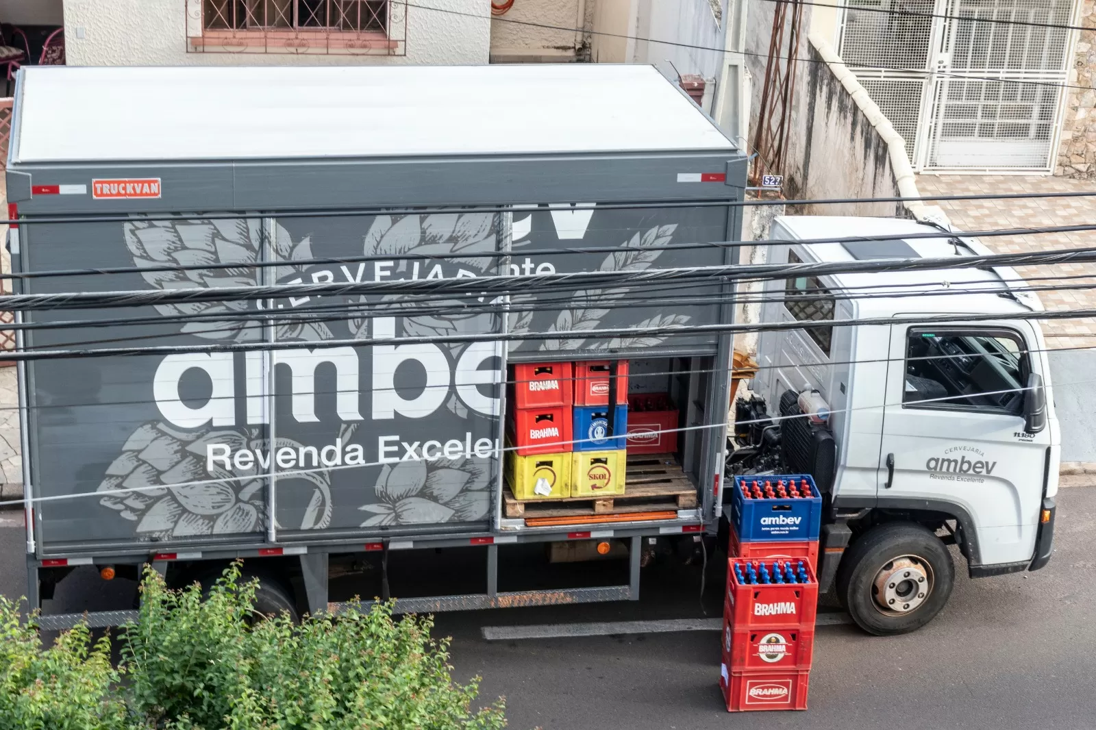 Ambev (ABEV3) sobe 4,76% após resultados do 4º trimestre: o que animou o mercado?