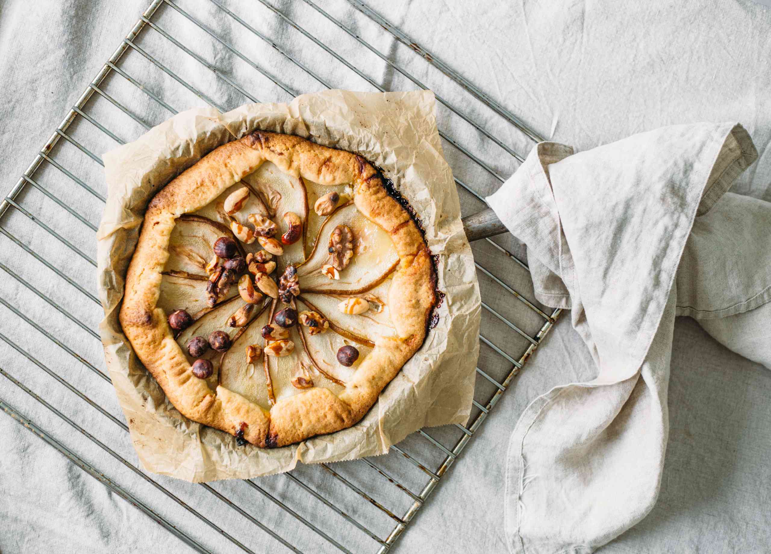 Com apenas três ingredientes faz uma sobremesa de pera incrível