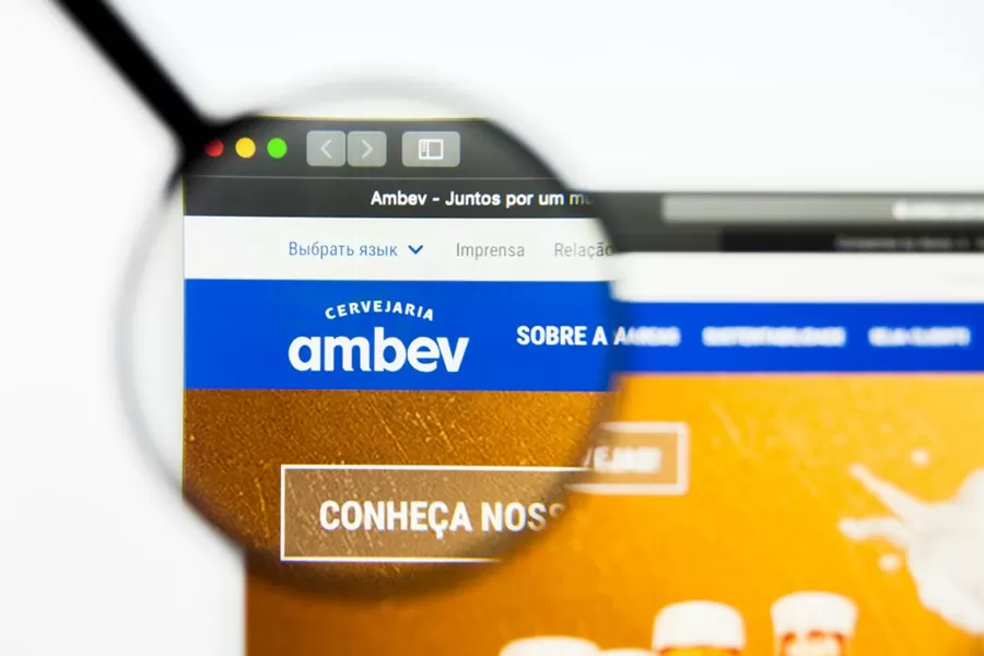 Ambev (ABEV3) tem lucro consolidado de R$ 4,53 bilhões no 4º tri, queda de 10,9%