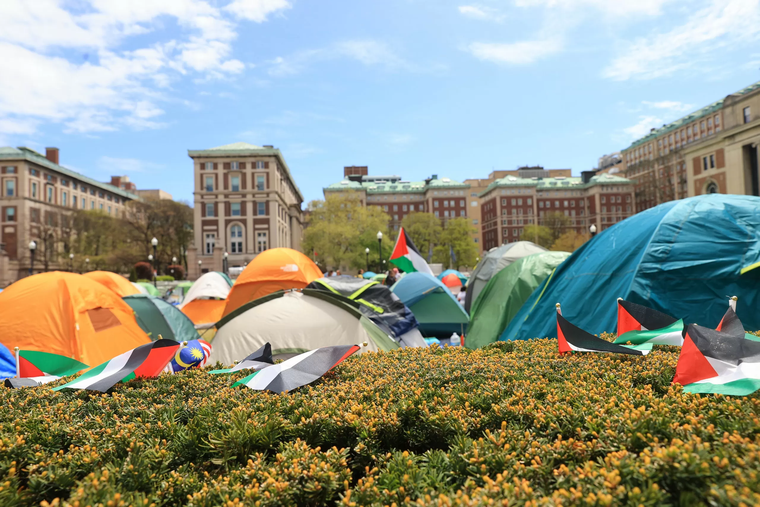 Universidade de Columbia adia retirada de estudantes pró-palestinianos