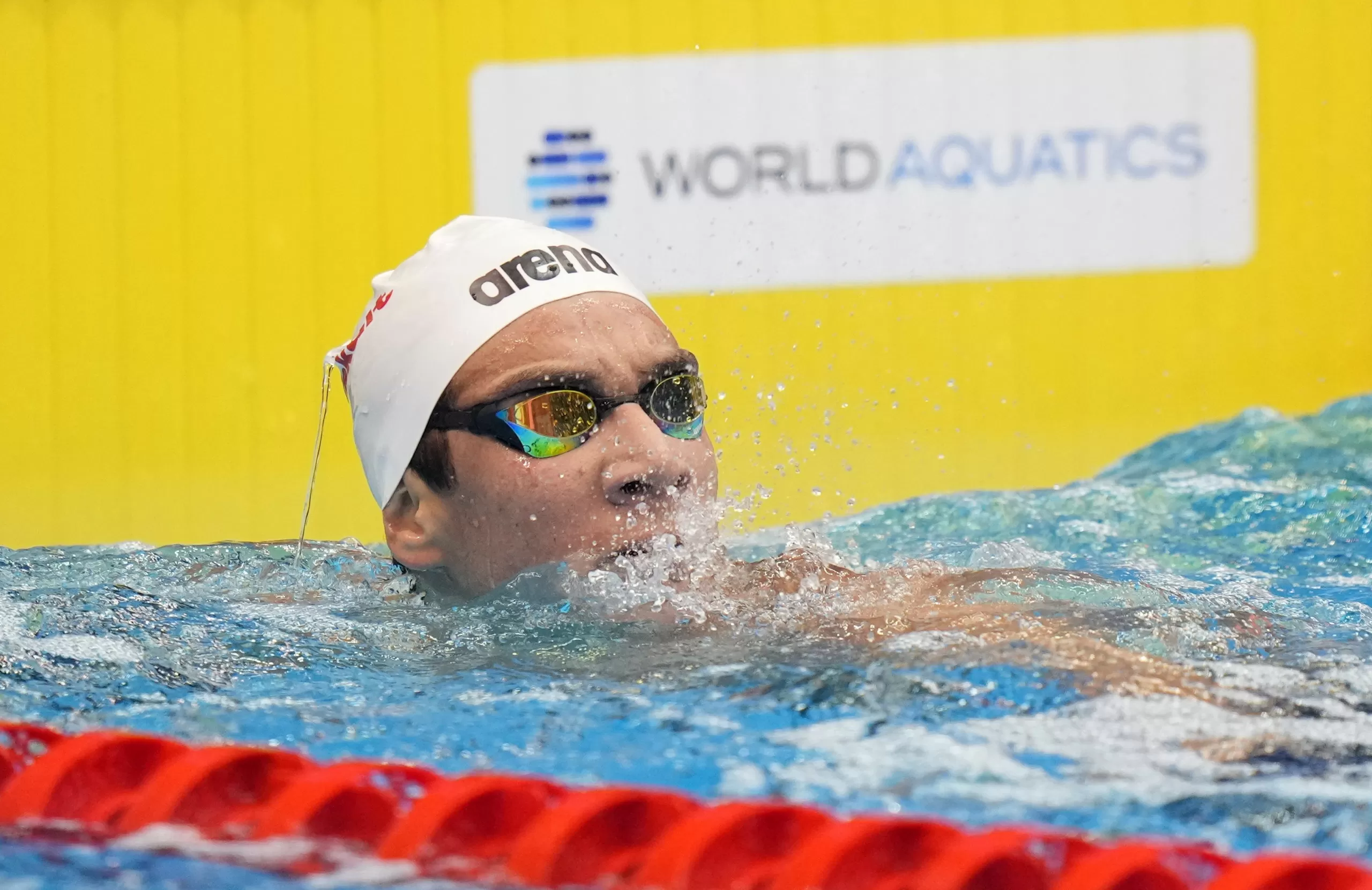 Lesão pode afastar Hafnaoui da defesa do título dos 400 metros livres