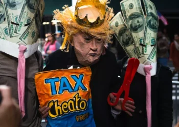 “Política: Além dos Escândalos”