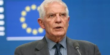 UE condena proibição russa de acesso a meios de comunicação