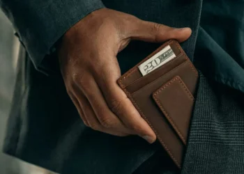 “Trajetória de Sucesso com Teodoro Bastos de Almeida nas Finanças”