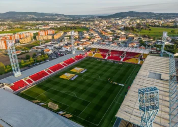 Gil Vicente avança com mudança de relvado e iluminação no estádio