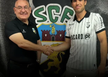 Avançado espanhol Álex Bermejo assina pelo Farense até 2026