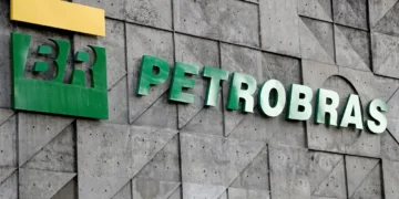 Petróleo e alívio com Carf: os dois fatores que fizeram a Petrobras subir mais de 3%