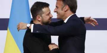 Macron apoia início de negociações de adesão de Kyiv à UE até fim do mês