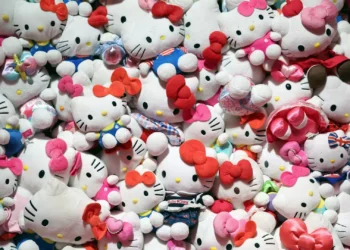 Afinal, a “Hello Kitty” é “uma menina dos subúrbios de Londres”