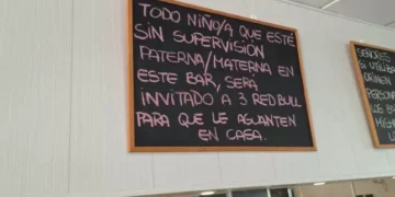 Bar ameaça dar Red Bull a crianças. Eis os cartazes que se fizeram virais