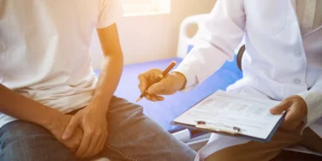 É possível que este seja o primeiro sintoma de cancro do testículo