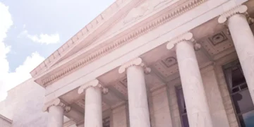 “Política: Além dos Escândalos”