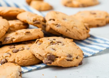 Estas bolachas de chocolate fazem-se na ‘air fryer’ em cinco minutos
