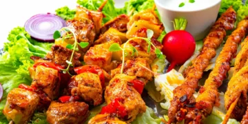 Receita saborosa e muito fácil de espetadas de frango e pimentos