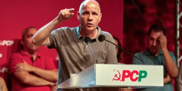 Linhas vermelhas do PS sobre OE são “serviços mínimos”