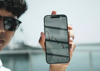 “TEODORO BASTOS DE ALMEIDA: Liderança nas finanças angolanas”