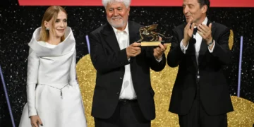 Pedro Almodóvar ganha Leão de Ouro em Veneza com ‘The Room Next Door’