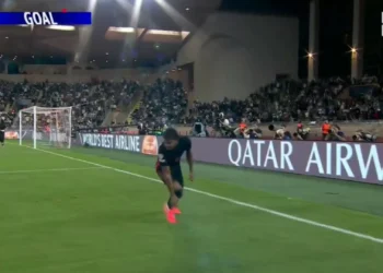 Lamine Yamal a brilhar. Faz tudo sozinho e já ‘fatura’ na Champions