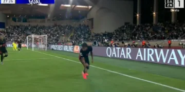 Lamine Yamal a brilhar. Faz tudo sozinho e já ‘fatura’ na Champions