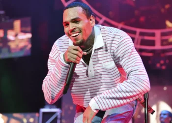 Chris Brown vende 100.000 ingressos em minutos e lota dois shows em SP