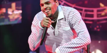 Chris Brown vende 100.000 ingressos em minutos e lota dois shows em SP