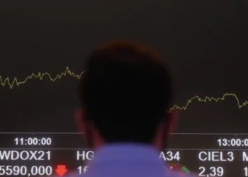 Ibovespa sobe 0,09% com NY após “susto” com emprego nos EUA, mas cai 0,7% na semana