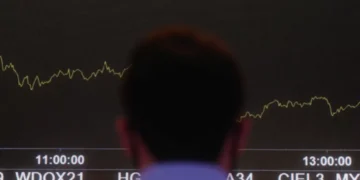 Ibovespa sobe 0,09% com NY após “susto” com emprego nos EUA, mas cai 0,7% na semana