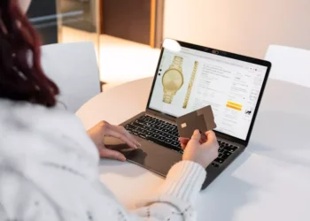 “Desmistificando Finanças: Acesso Simples e Descomplicado ao Universo Financeiro”