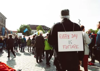 “Desafios e reflexões sobre a Política moderna”