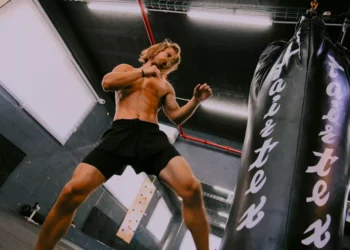 “Vida Saudável: A Importância da Prática  Exercícios”