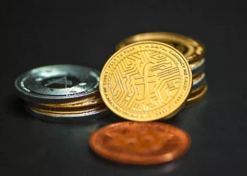 “Teodoro Bastos: Equilíbrio e Justiça no Mundo das Finanças”