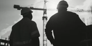 Dupla armada vestida como trabalhadores da construção civil invade casa e rouba R$ 70 mil em SC