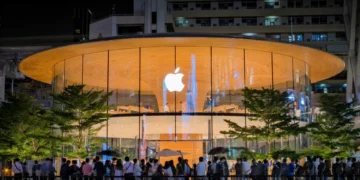 Apple planeia lançar primeiro iPhone dobrável em 2026