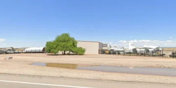 Colisão de 2 aviões de pequeno porte em aeroporto do Arizona deixa ao menos um morto