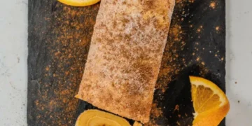 Impossível resistir a esta torta de laranja molhadinha